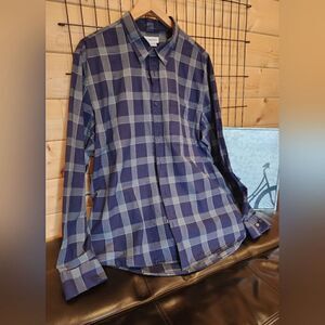 Calvin Klein men's button down shirt. Size X-Large.